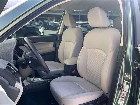 Used 2017 Subaru Forester 2.5i AWD/4WD image 11