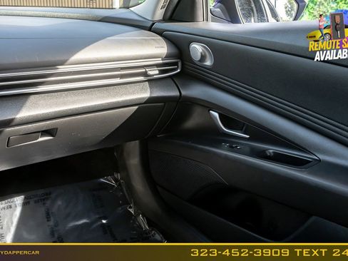 Used 2022 Hyundai Elantra SEL w/ Convenience Package FWD image 21