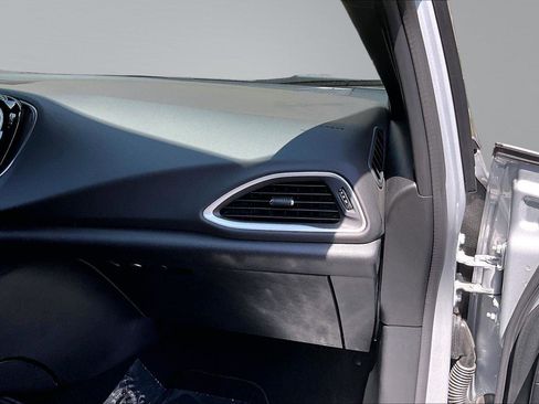 Used 2026 Chrysler Voyager LX FWD image 18