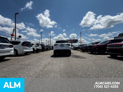 Used 2024 Jeep Compass Latitude AWD/4WD image 8