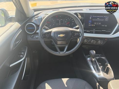 Used 2026 Chevrolet Trax LS FWD image 13