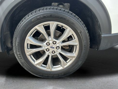 Used 2021 Ford Explorer Limited w/ Equipment Group 301A AWD/4WD image 18