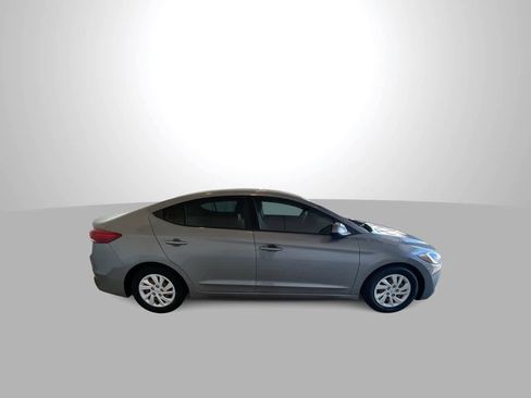 Used 2018 Hyundai Elantra SE image 9