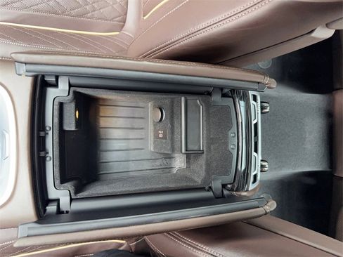 Used 2022 BMW 750i xDrive w/ Luxury Rear Seating Package image 31