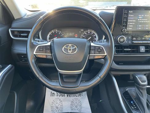 Used 2022 Toyota Highlander XLE image 20