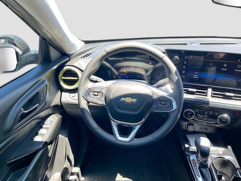Used 2025 Chevrolet Trax ACTIV w/ Sunroof Package FWD image 23