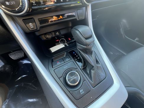 Used 2025 Toyota RAV4 XLE image 21