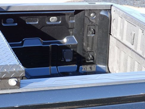 Used 2025 Chevrolet Colorado Z71 w/ Technology Package image 30