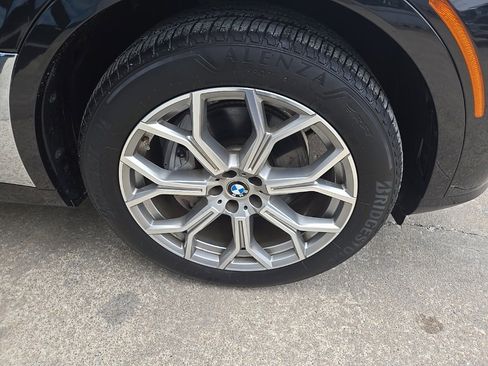 Used 2024 BMW X7 xDrive40i w/ Climate Comfort Package image 25