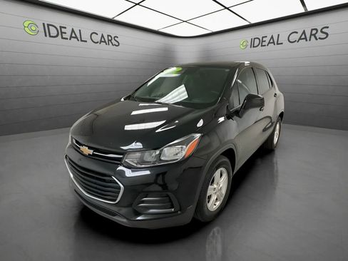 Used 2020 Chevrolet Trax LS FWD image 1