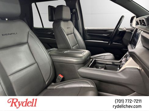 Used 2021 GMC Yukon Denali w/ Denali Premium Package image 17