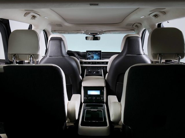 Used 2021 Lincoln Aviator Black Label Grand Touring w/ Class IV Trailer Tow Package AWD/4WD image 11