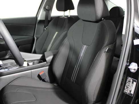 Used 2025 Hyundai Elantra Blue image 26