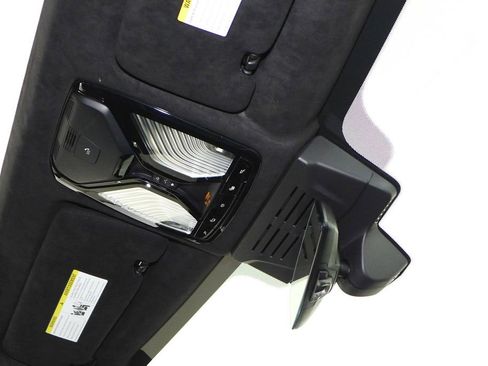 Used 2025 BMW X7 M60i w/ Climate Comfort Package image 14