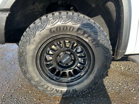 Used 2024 GMC Sierra 1500 AT4X image 12