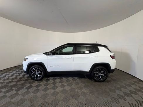 Used 2024 Jeep Compass Limited AWD/4WD image 4