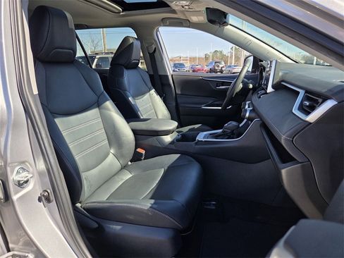 Used 2023 Toyota RAV4 XLE Premium image 13