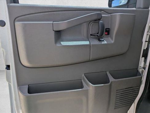 Used 2016 GMC Savana 2500 Extended image 13