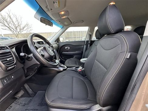 Used 2015 Kia Soul + image 22