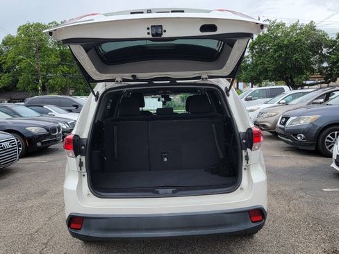 Used 2017 Toyota Highlander LE FWD image 31