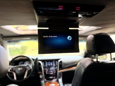 Used 2017 Cadillac Escalade ESV Premium Luxury image 17