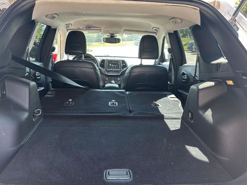 Used 2019 Jeep Cherokee Trailhawk w/ Cold Weather Group AWD/4WD image 21
