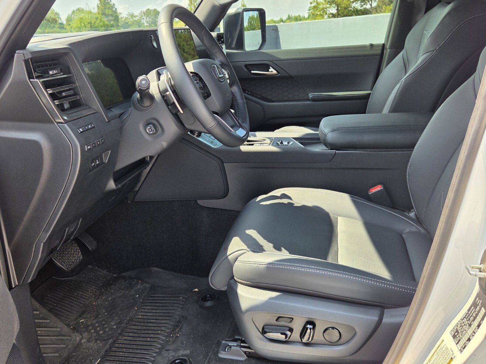 Certified 2025 Lexus GX 550 w/ Cold Area Package AWD/4WD image 13