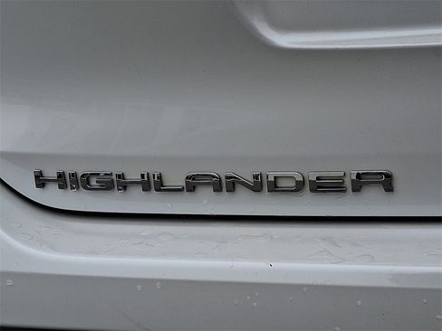 Used 2023 Toyota Highlander LE image 33
