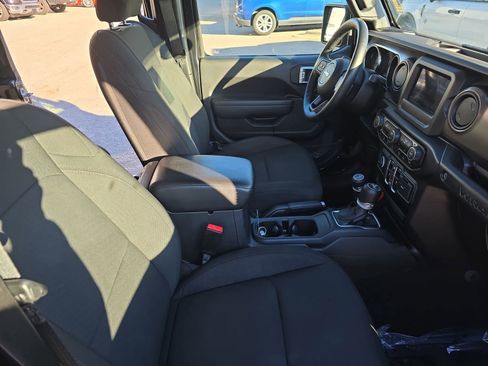 Used 2022 Jeep Wrangler Sport S image 10