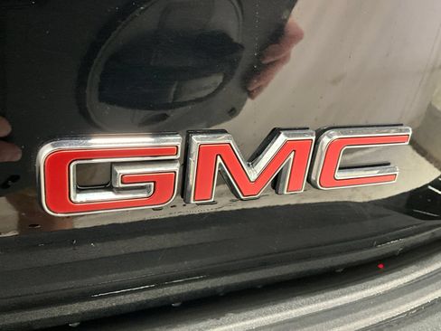 Used 2025 GMC Yukon XL Denali AWD/4WD image 31