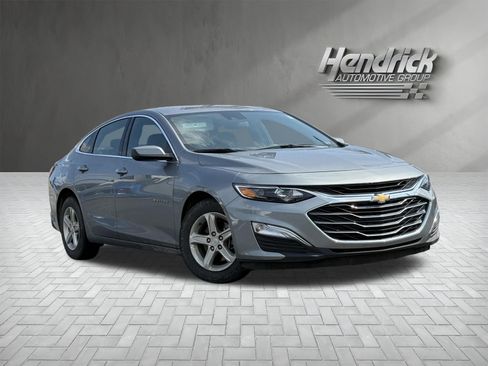 Used 2024 Chevrolet Malibu LS FWD image 2