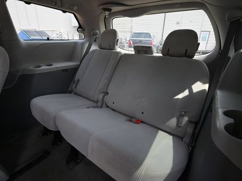 Used 2014 Toyota Sienna LE AWD/4WD image 13