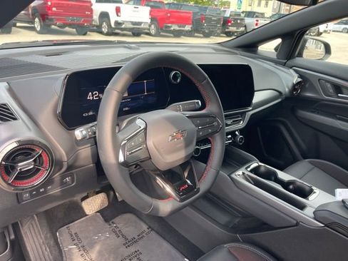 Used 2025 Chevrolet Equinox EV RS FWD image 15