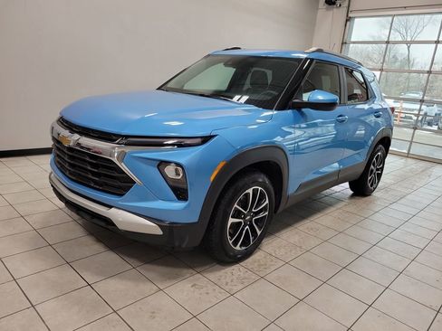 Used 2025 Chevrolet TrailBlazer LT image 3