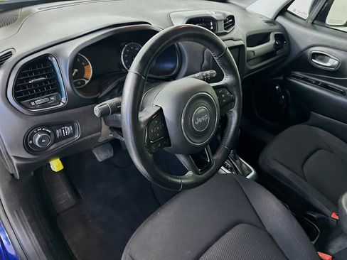 Used 2019 Jeep Renegade Altitude w/ UConnect 8.4 Nav Group FWD image 31