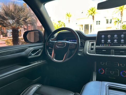 Used 2021 GMC Yukon XL SLT AWD/4WD image 12