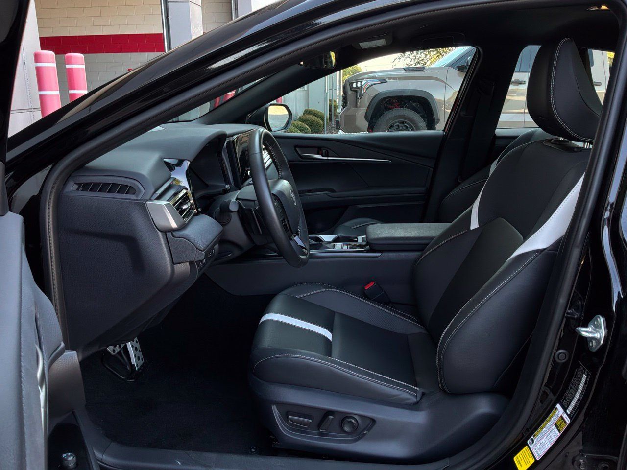 Used 2026 Toyota Camry SE FWD image 10