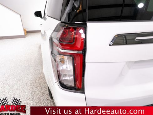 Used 2022 Chevrolet Suburban RST w/ Luxury Package AWD/4WD image 9