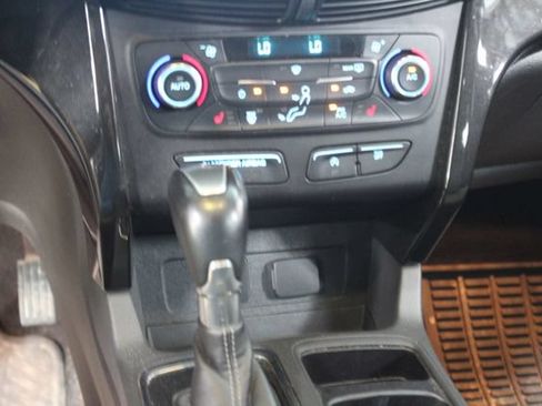 Used 2017 Ford Escape SE w/ Equipment Group 201A FWD image 21