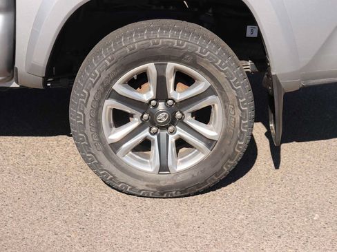 Used 2016 Toyota Tacoma Limited w/ Towing Package AWD/4WD image 9