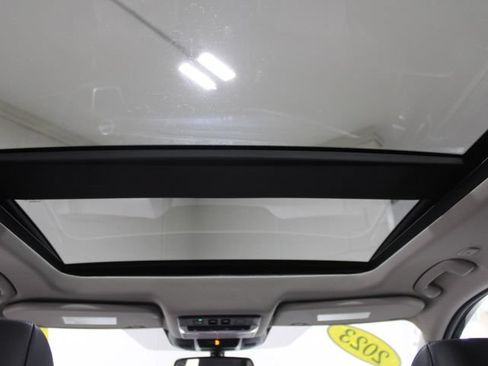 Used 2023 Nissan Rogue Platinum AWD/4WD image 3