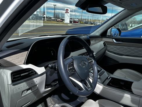 Used 2022 Hyundai Palisade Calligraphy image 9