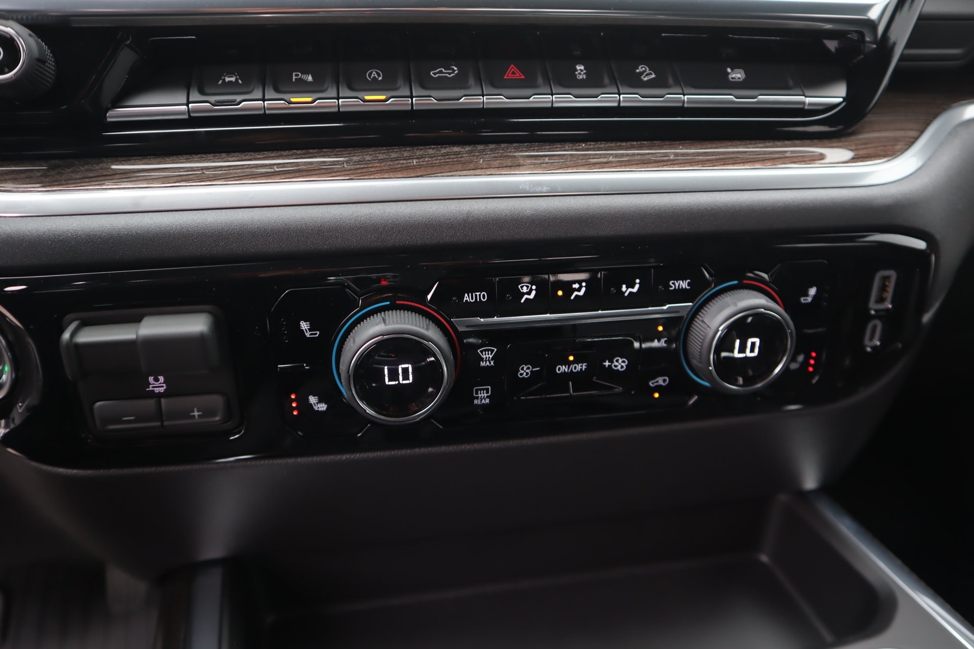 New 2026 Chevrolet Silverado 1500 RST w/ Z71 Off-Road Package AWD/4WD image 9