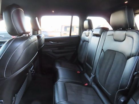 Used 2023 Jeep Grand Cherokee Altitude image 22