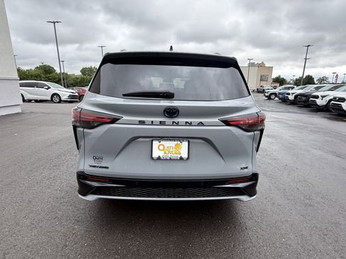 Certified 2025 Toyota Sienna XSE w/ XSE Plus Package AWD/4WD image 6