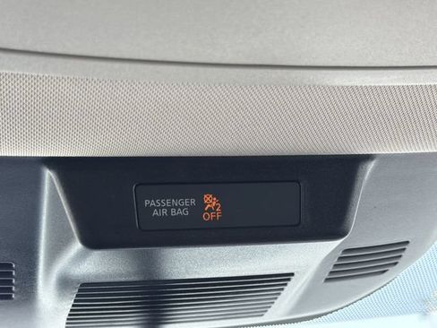 Used 2025 Nissan Rogue SV FWD image 25