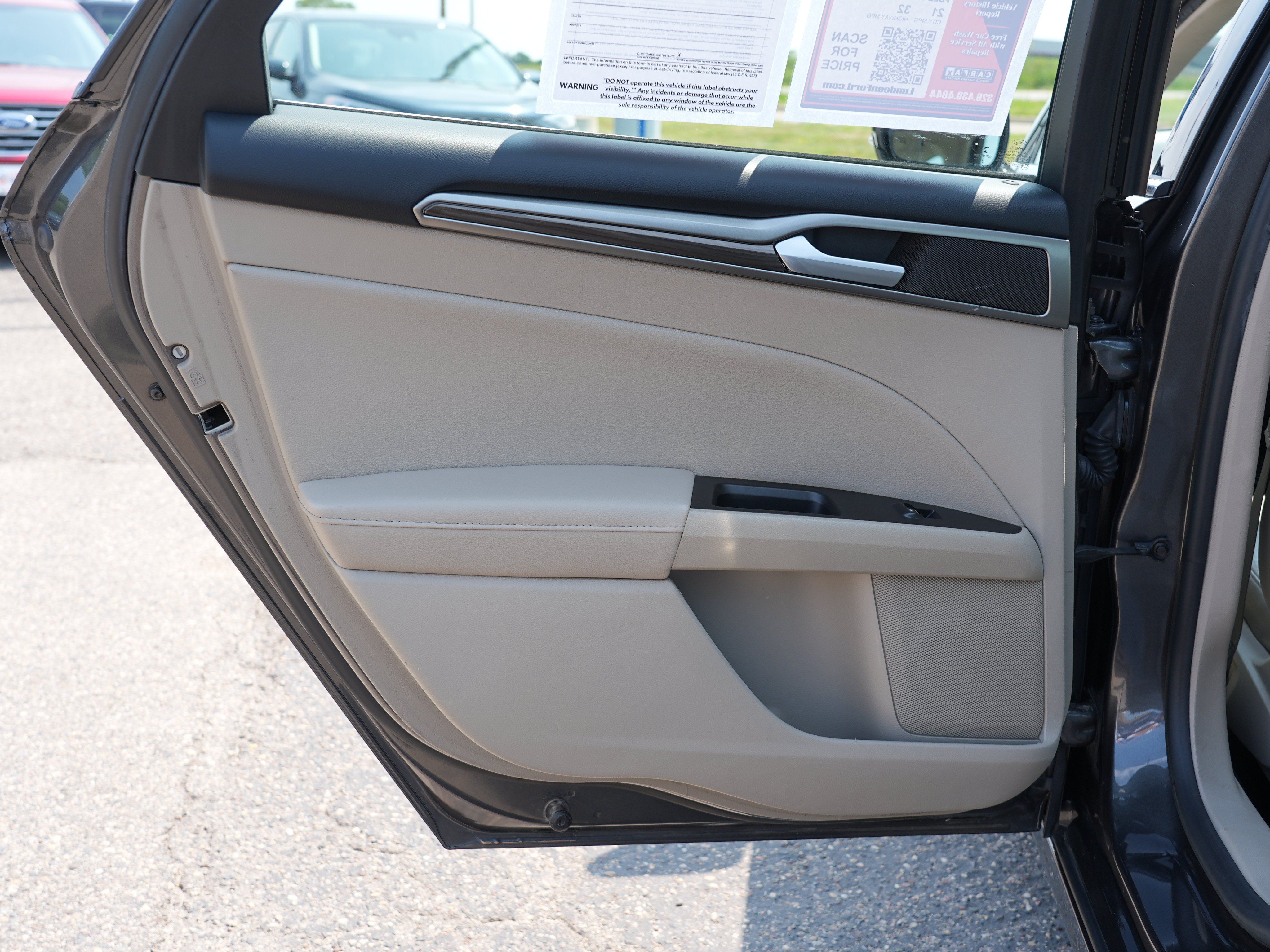 Used 2018 Ford Fusion SE w/ Fusion SE Technology Package FWD image 22