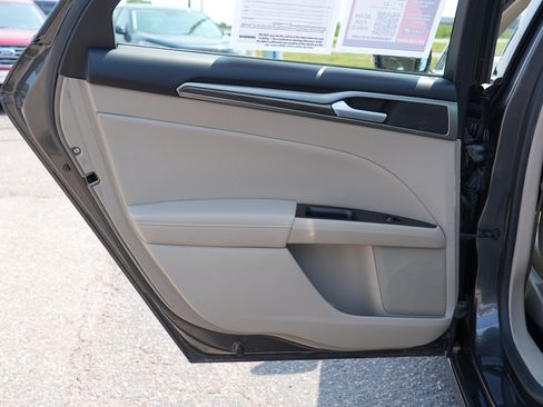 Used 2018 Ford Fusion SE w/ Fusion SE Technology Package FWD image 22