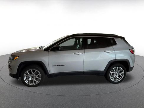 Used 2025 Jeep Compass Limited AWD/4WD image 9