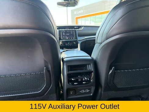 Used 2025 Jeep Grand Cherokee Altitude image 21